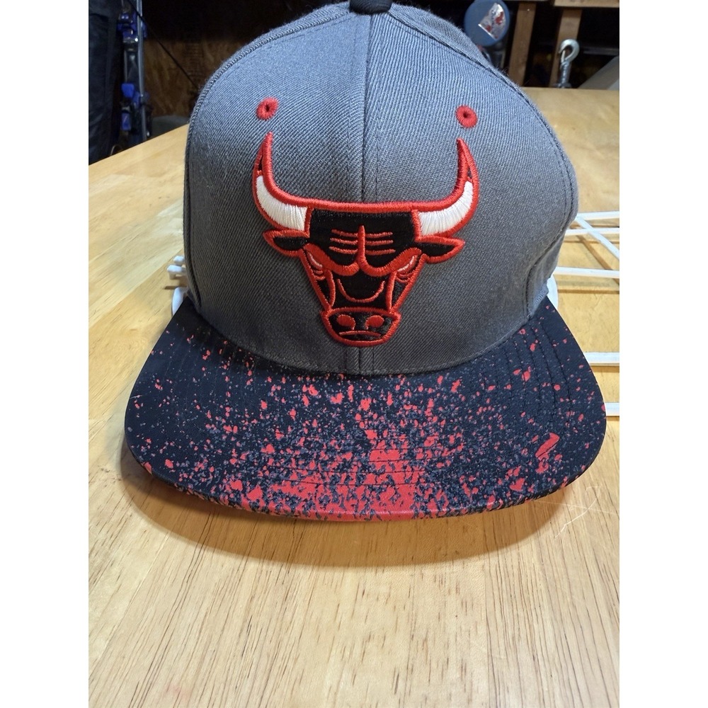 Mitchell‎ & Ness Chicago Bulls Hardwood Classics Snapback Hat Gray Paint Brim